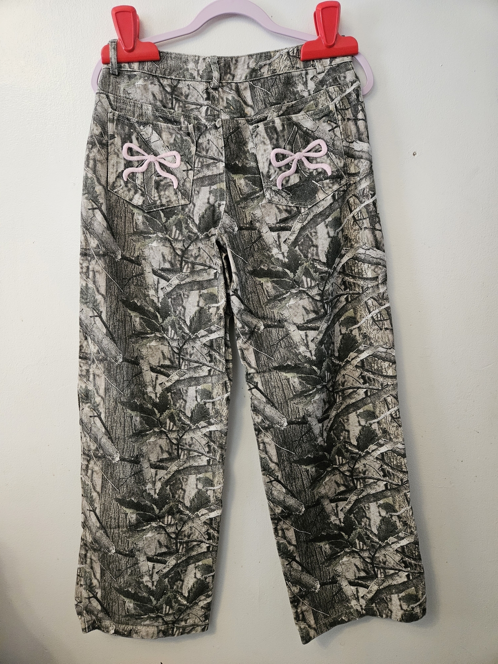 Edikted NWOT Gray & Green Camo Wide Leg Pants with Pink Bow Accents